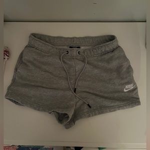 Nike Women’s Sweat-shorts (small)